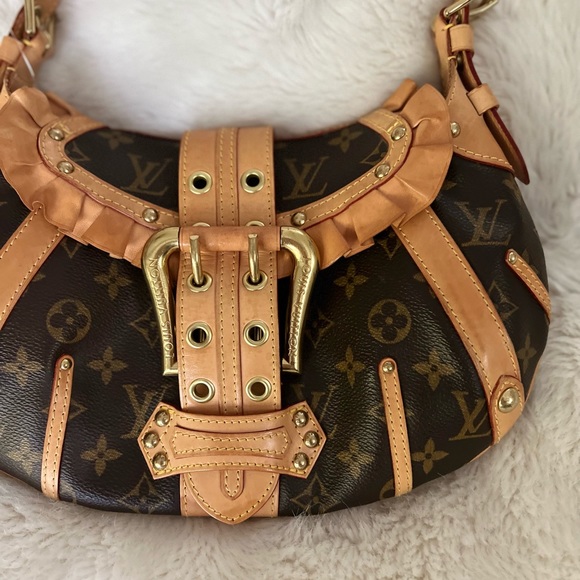 Louis Vuitton Leonor Hobo Handbag - Picture 2 of 8
